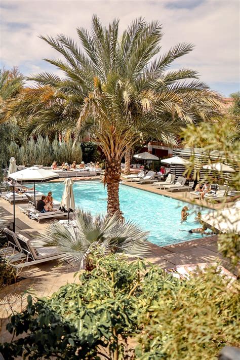 Palm Springs Weekend .